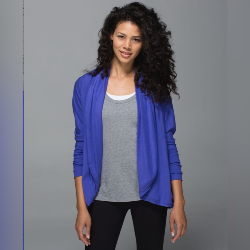 Lululemon To & Flow Wrap in Heathered Mod Iris Flower